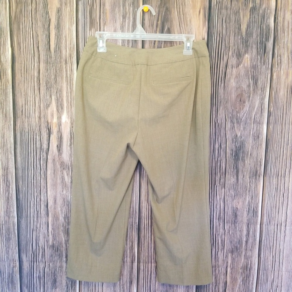 Cute khaki Chico crop pants size .5 (6) EUC